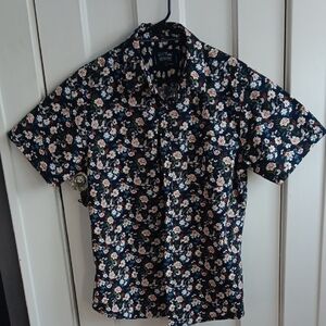 Men's Floral Short Sleeve Button Down Shirt.